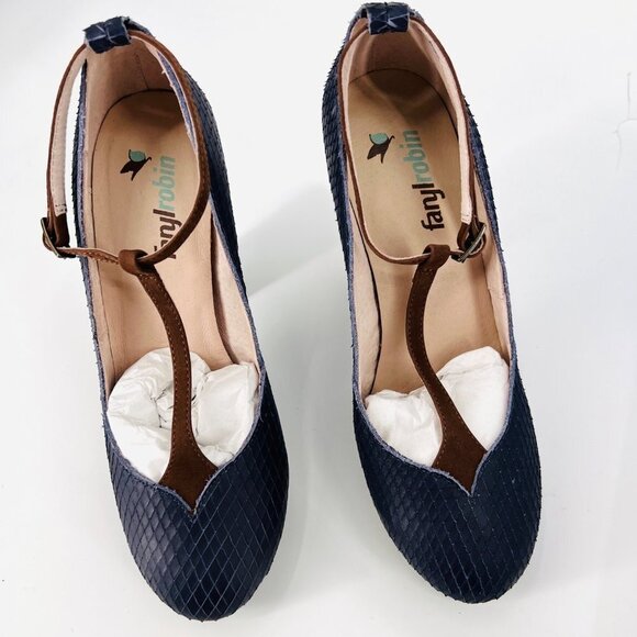 Faryl Robin Anthropologie Lois Navy Dragon Scale‎ T-Strap Heels Size 7.5 - Picture 2 of 9